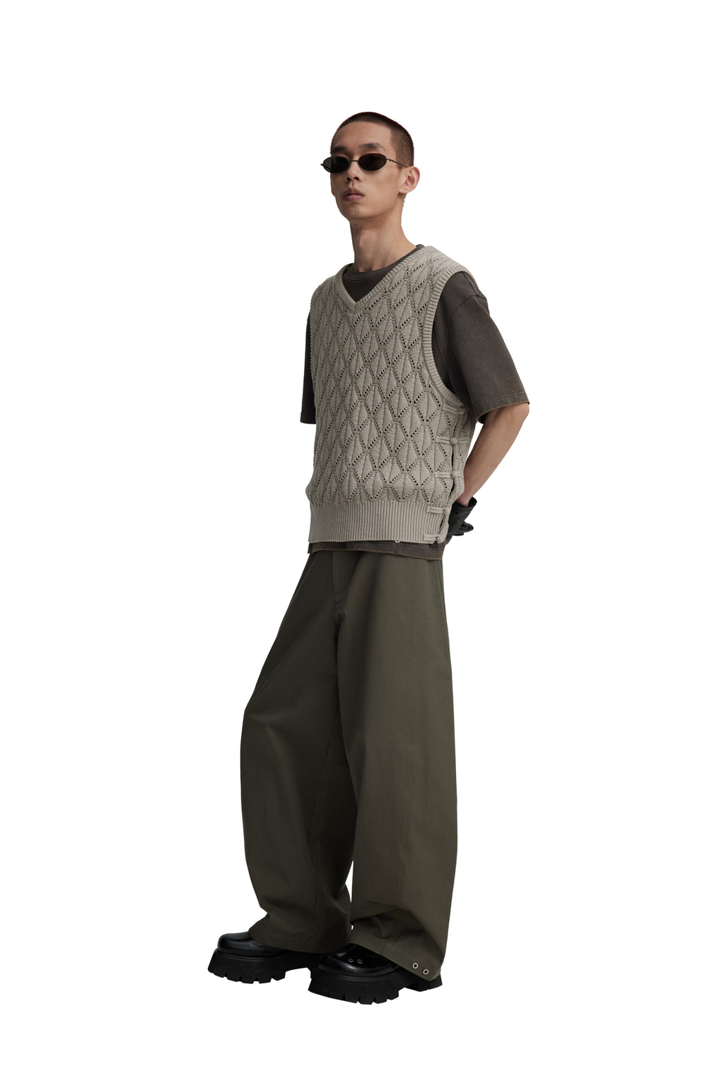 RESET V-NECK KNITTED VEST