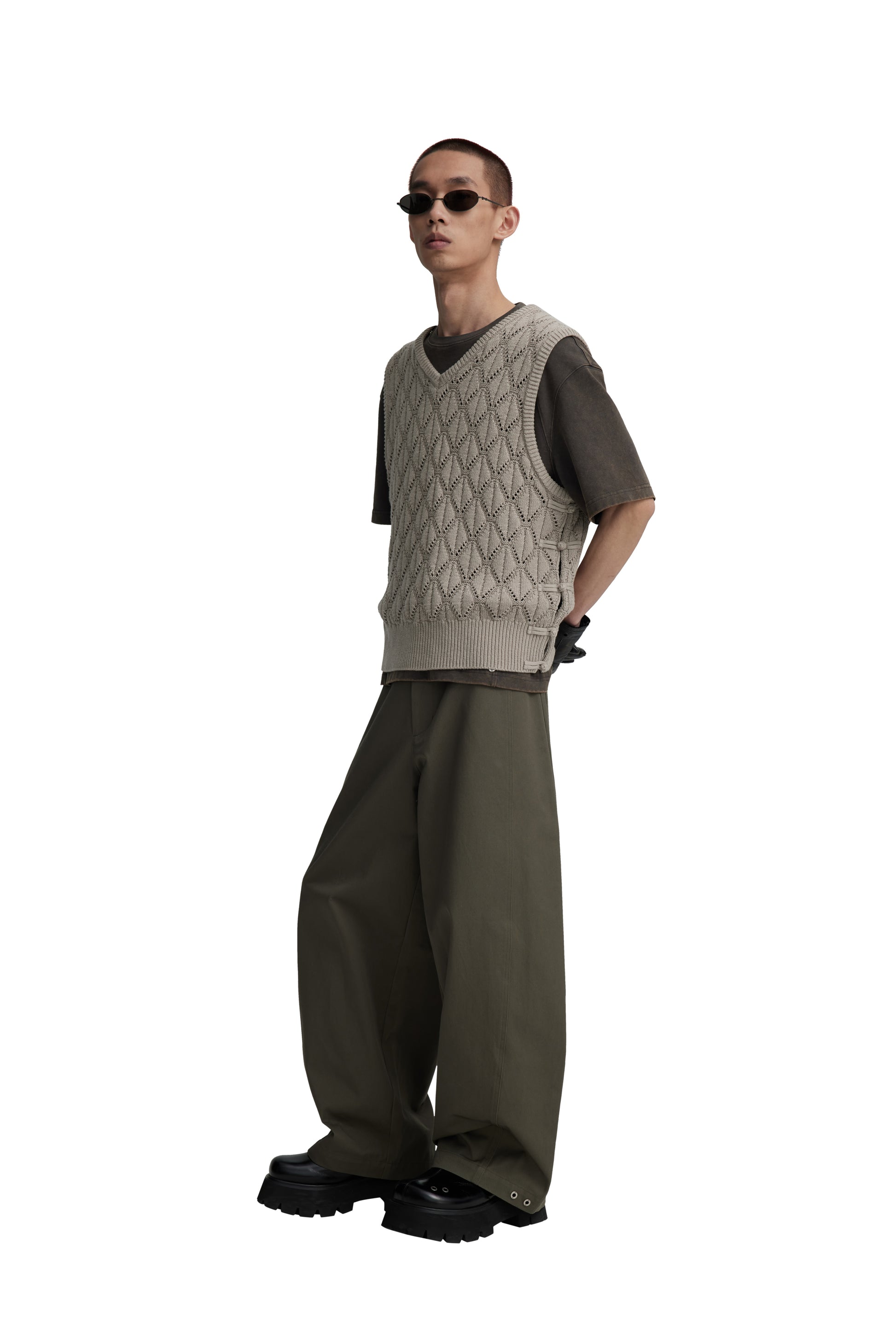 RESET V-NECK KNITTED VEST