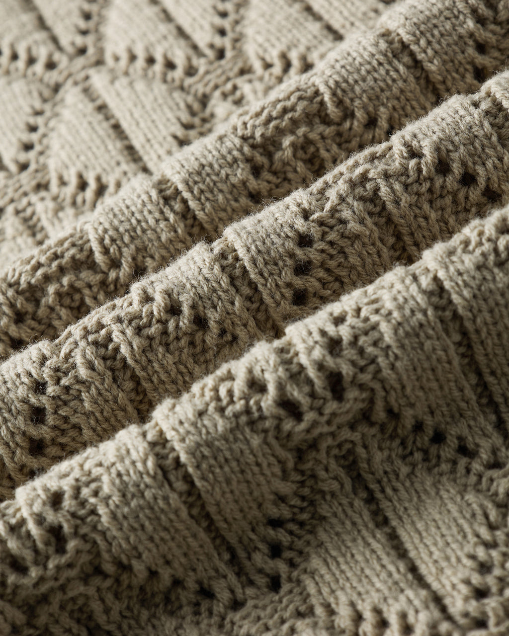 RESET V-NECK KNITTED VEST